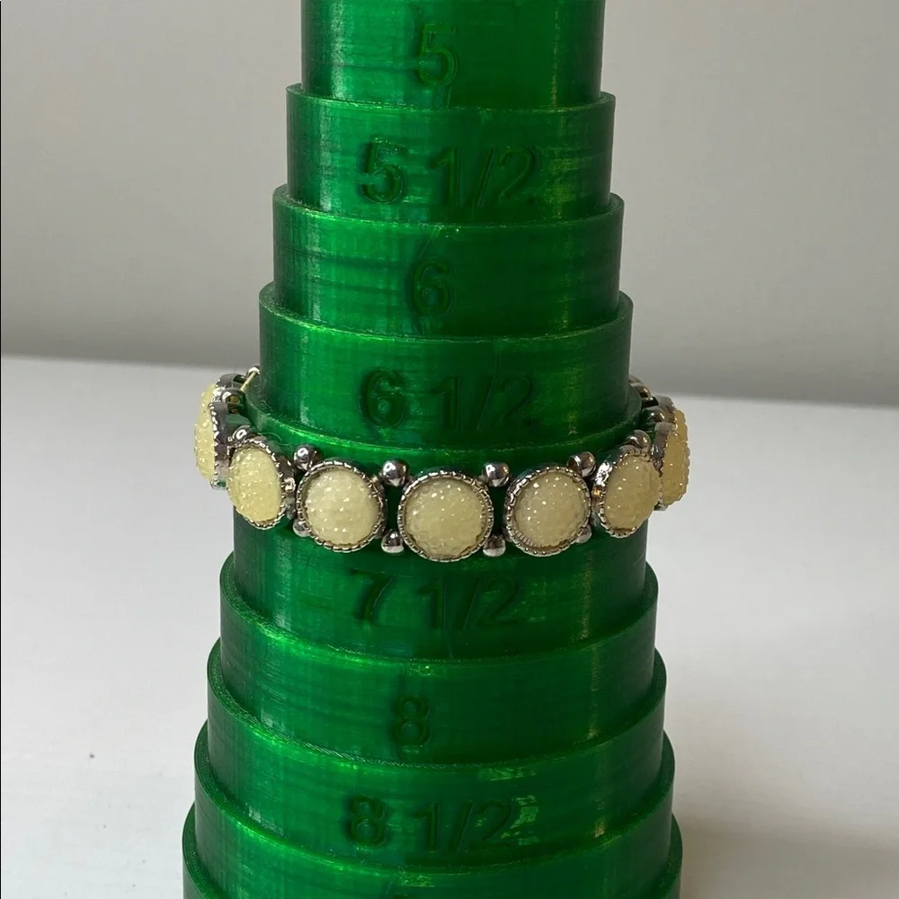 Stretchy bracelet
